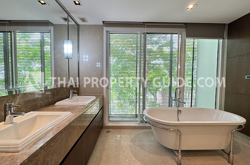 Condominium in Sukhumvit : Belgravia Residences 